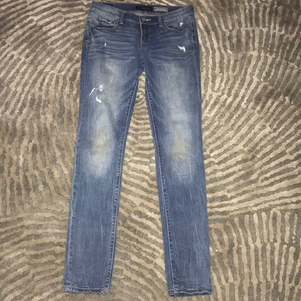 Light-wash regular fit skinny jeans :)